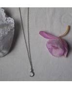 Collier minimaliste Croissant de Lune argenté, choker lunaire, céleste, Mariage hiver, Déesse Triple Lune