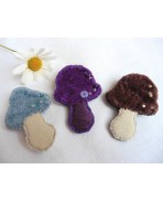 Velvet Mushroom Textile Brooch, Nature, Cottagecore, Fungi, Amanita, Fongus, Mori girl, Forest, Green Witch, autumn, winter