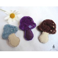 Velvet Mushroom Textile Brooch, Nature, Cottagecore, Fungi, Amanita, Fongus, Mori girl, Forest, Green Witch, autumn, winter
