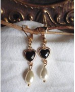 Boucles d'oreilles Coeur Noir et Perle goutte, Renaissance, médiéval, Cottagecore, Dark Academia