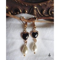 Boucles d'oreilles Coeur Noir et Perle goutte, Renaissance, médiéval, Cottagecore, Dark Academia