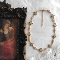 Collier de déclaration médiéval Losange vert et blanc, Ren Faire, Reine Tudor, Dark Academia, Renaissance