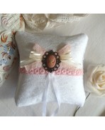 Marie-Antoinette, Coussin Régence Porte Alliances Camée rose et blanc, Mariage rose